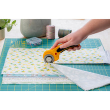 Load image into Gallery viewer, OLFA RTY-2/DX - Deluxe Ergonomic Handle Rotary Cutter 45mm