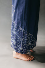Load image into Gallery viewer, Close up photo of sashiko embroidery along bottom of kimono
