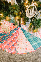 Load image into Gallery viewer, 12 Piece Christmas Tree Skirt Sewing Pattern
