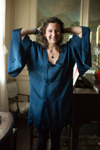 Load image into Gallery viewer, Photo of young woman wearing michiyuki with arms bent and hands behind her head to show fold of sleeves when raised.