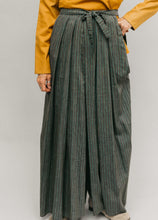 Load image into Gallery viewer, Close up photo of the Hakama pants on model