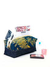 Load image into Gallery viewer, Mars - A classic box pouch with neat finishing