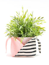 Load image into Gallery viewer, Pluton is a quick sew, perfect to use fat quarters!
