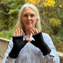 Load image into Gallery viewer, 548 – Lined Stretch Mittens or Handwarmers Pattern