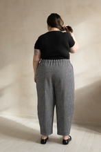 Load image into Gallery viewer, Pantalon asymétrique Elvis