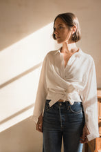 Load image into Gallery viewer, Chemise cache-coeur asymétrique Hortense