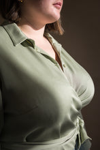 Load image into Gallery viewer, Chemise cache-coeur asymétrique Hortense