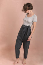Load image into Gallery viewer, Pantalon portefeuille fuselé Papao