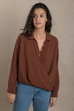 Load image into Gallery viewer, Chemise croisée Jane