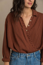 Load image into Gallery viewer, Chemise croisée Jane