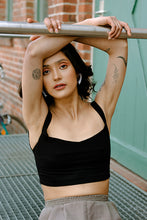 Load image into Gallery viewer, Crop Top Schnittmuster VICY