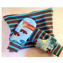 Load image into Gallery viewer, Astronaut Mittens & Neck Warmer Pattern