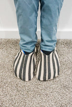 Load image into Gallery viewer, Men Slipper Sewing Pattern