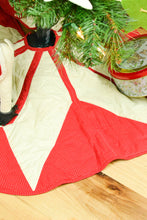 Load image into Gallery viewer, Quilted Fair Isle Tree Skirt Sewing Pattern