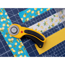 Load image into Gallery viewer, OLFA RTY-2/DX - Deluxe Ergonomic Handle Rotary Cutter 45mm
