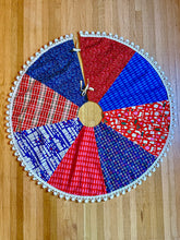 Load image into Gallery viewer, Beginner Project: Xmas Tree Skirt with Liz Simpson (Monday Dec 8th &amp; 15th,  6-9pm)
