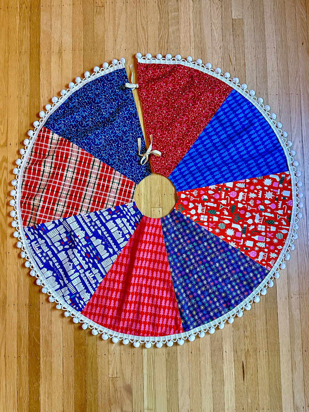 Beginner Project: Xmas Tree Skirt with Liz Simpson (Monday Dec 8th & 15th,  6-9pm)