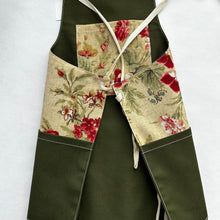 Load image into Gallery viewer, 7-10yr Floral &amp; Green Kid&#39;s Apron
