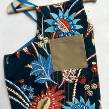 Load image into Gallery viewer, 3-6yr Floral &amp; Taupe Kid&#39;s Apron
