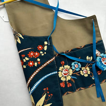 Load image into Gallery viewer, 3-6yr Floral &amp; Taupe Kid&#39;s Apron
