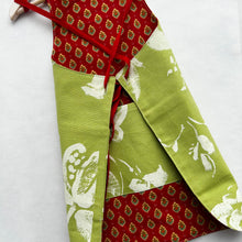 Load image into Gallery viewer, 3-6yr Green &amp; Red Pattern Kid&#39;s Apron
