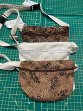 Load image into Gallery viewer, Easy Quilted Crossbody Bag, with Ariane Clark (Friday January 23rd, or Wednesday February 4th 5:30-8:30pm)
