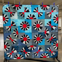 Load image into Gallery viewer, Dresden Plate Quilt Piecing workshop with Johanna Masko (Tuesday March 25th 6-9pm)
