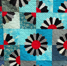 Load image into Gallery viewer, Dresden Plate Quilt Piecing workshop with Johanna Masko (Tuesday March 25th 6-9pm)
