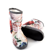 Load image into Gallery viewer, 4025 // NORDIK Quilted booties and slippers with travel bag - Jalie
