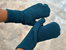 Load image into Gallery viewer, 548 – Lined Stretch Mittens or Handwarmers Pattern
