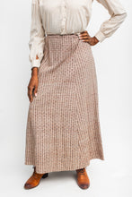 Load image into Gallery viewer, 209 Walking Skirt
