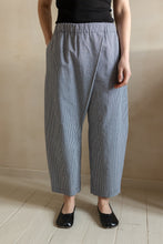 Load image into Gallery viewer, Pantalon asymétrique Elvis
