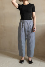 Load image into Gallery viewer, Pantalon asymétrique Elvis
