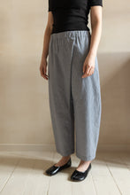 Load image into Gallery viewer, Pantalon asymétrique Elvis
