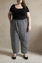 Load image into Gallery viewer, Pantalon asymétrique Elvis
