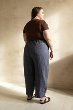 Load image into Gallery viewer, Pantalon asymétrique Elvis
