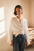Load image into Gallery viewer, Chemise cache-coeur asymétrique Hortense
