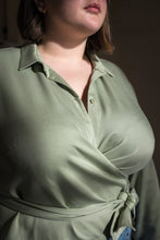 Load image into Gallery viewer, Chemise cache-coeur asymétrique Hortense
