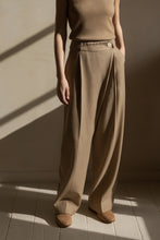 Load image into Gallery viewer, Pantalon tailleur portefeuille Hugo
