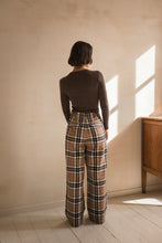 Load image into Gallery viewer, Pantalon tailleur portefeuille Hugo

