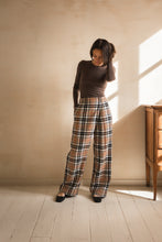 Load image into Gallery viewer, Pantalon tailleur portefeuille Hugo
