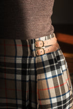 Load image into Gallery viewer, Pantalon tailleur portefeuille Hugo
