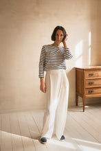 Load image into Gallery viewer, Pantalon tailleur portefeuille Hugo
