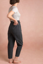 Load image into Gallery viewer, Pantalon portefeuille fuselé Papao
