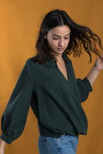 Load image into Gallery viewer, Chemise croisée Jane
