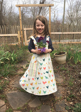 Load image into Gallery viewer, Child's Cookie Apron, Full pattern - PDF
