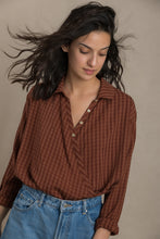 Load image into Gallery viewer, Chemise croisée Jane
