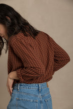 Load image into Gallery viewer, Chemise croisée Jane
