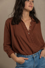Load image into Gallery viewer, Chemise croisée Jane

