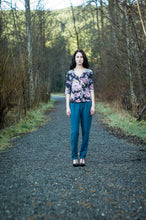 Load image into Gallery viewer, Camas Blouse PDF
